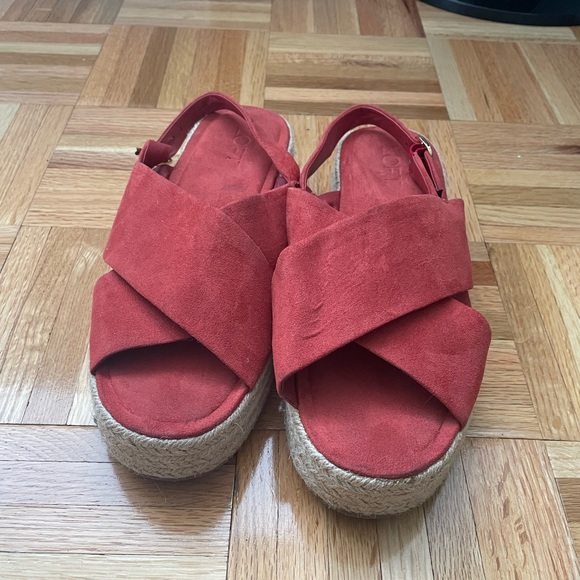 Loft Esparillda’s Red Suede shoes - Picture 2 of 3